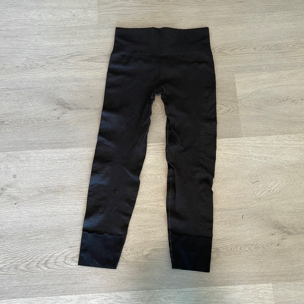 Lulu, gray leggings size 6. Preowned